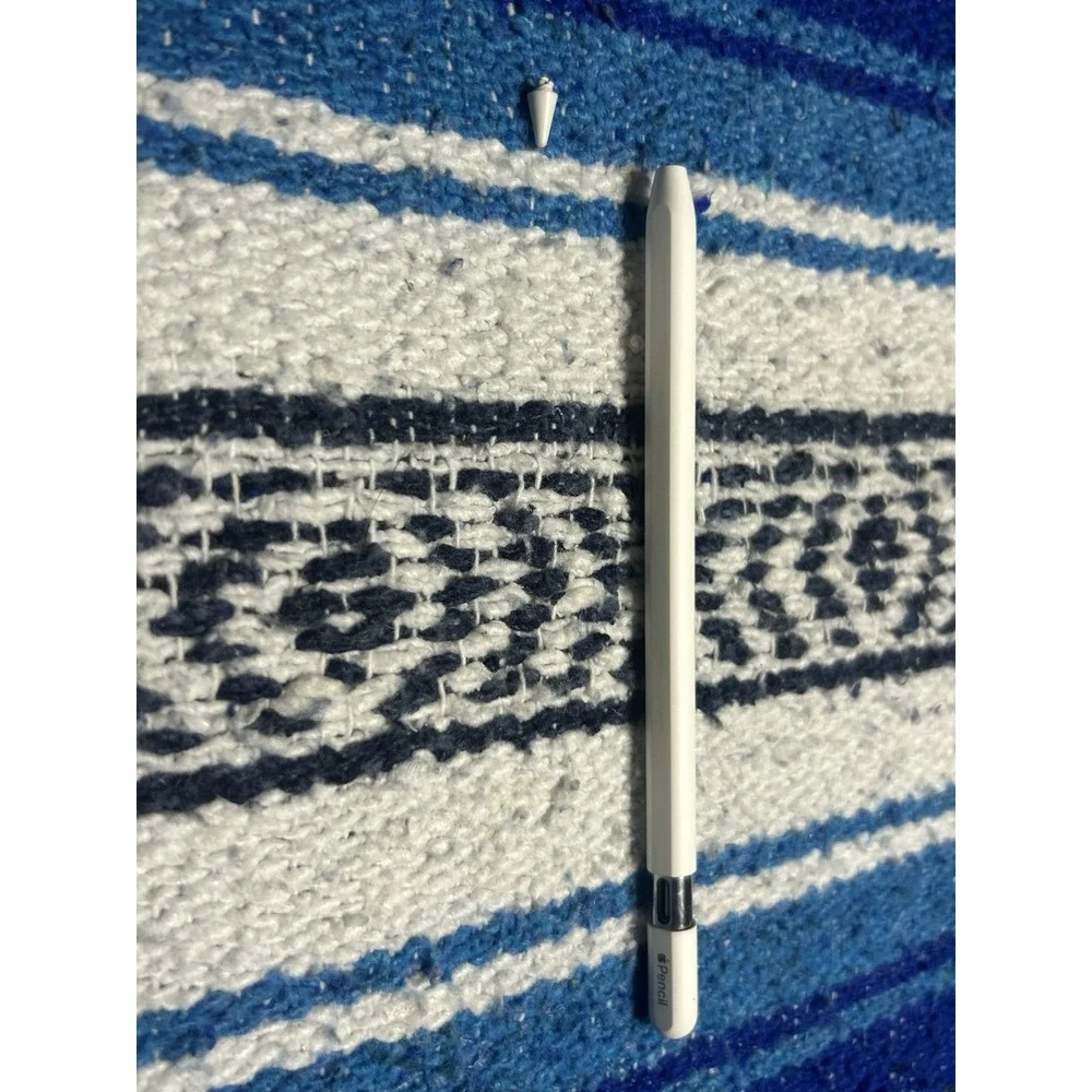 Apple Pencil (USB-C) - White for parts Tip is broken